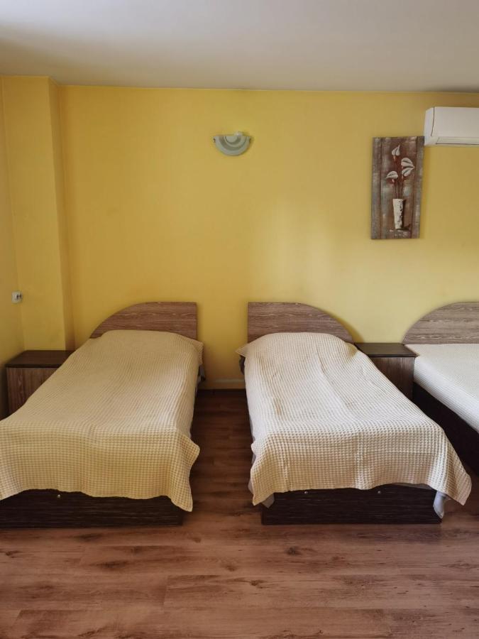 House For Guests And Friends Hotel Svishtov Bagian luar foto