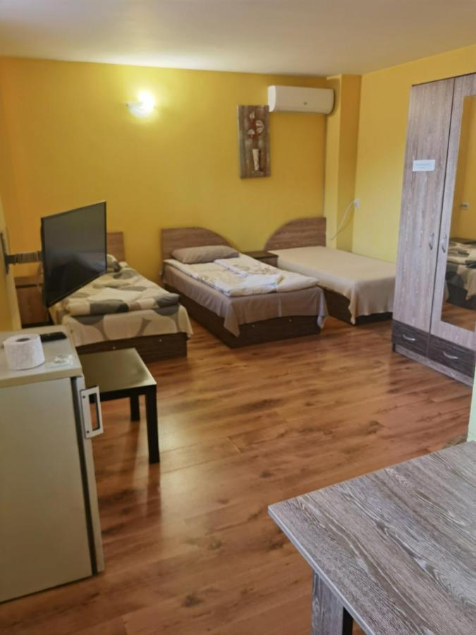 House For Guests And Friends Hotel Svishtov Bagian luar foto