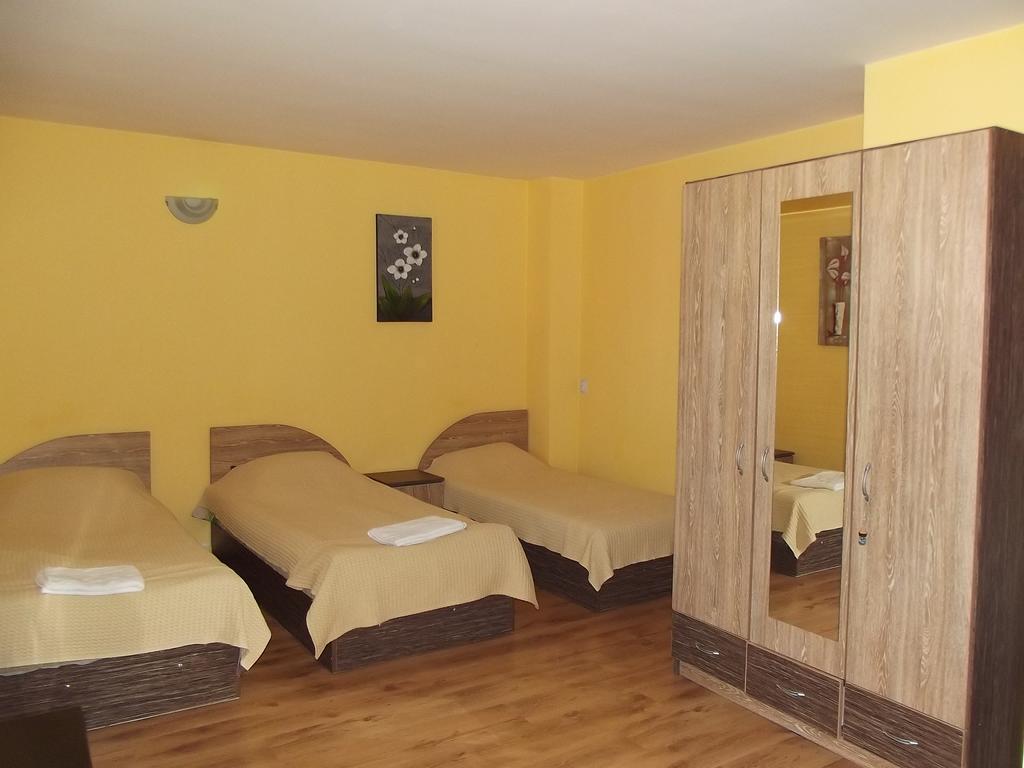 House For Guests And Friends Hotel Svishtov Bagian luar foto