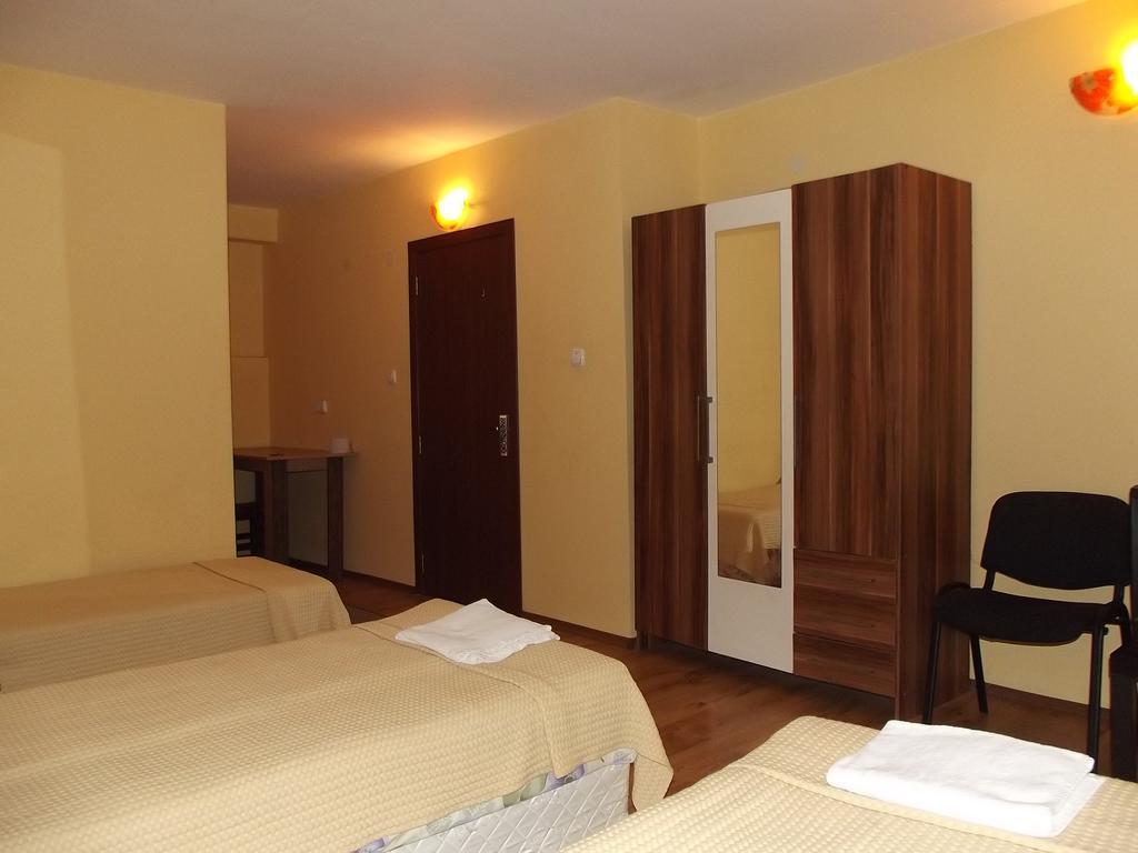 House For Guests And Friends Hotel Svishtov Bagian luar foto