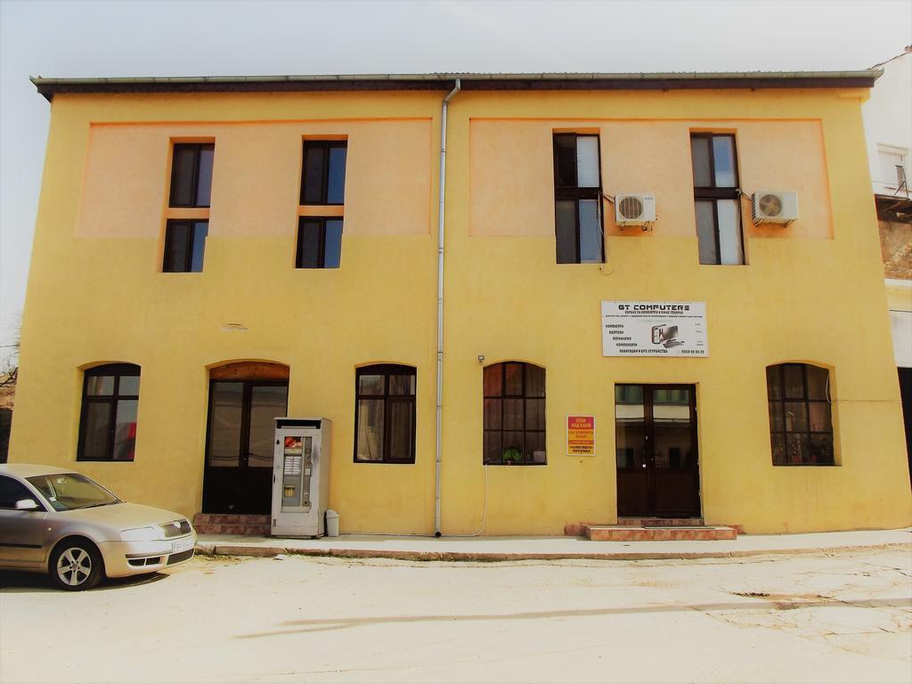 House For Guests And Friends Hotel Svishtov Bagian luar foto